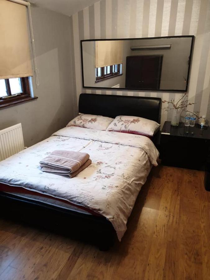 Master Room Near Heathrow Londen Buitenkant foto